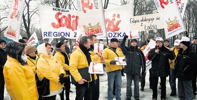 W kilku miastach w Polsce odbyły się pikiety wspierające łódzkich pracowników Coca-Coli