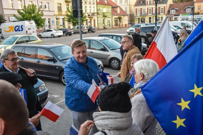 Szamotuły. "Chcemy Polski europejskiej". Na Rynku odbył się marsz w obronie dalszej obecności Polski w Unii Europejskiej 