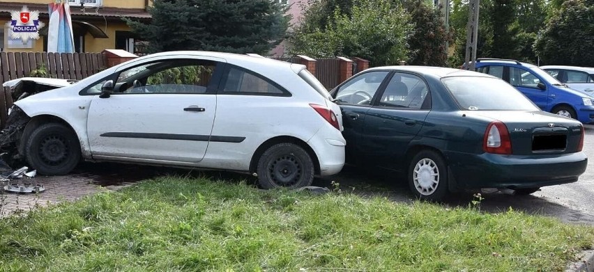 Radzyń Podlaski. Przez zachowanie rowerzystki uderzył w samochód i ogrodzenie 