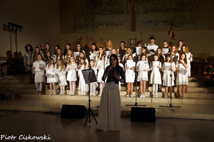 Koncert dla Jasia Tworka w  kościele w Mrzezinie