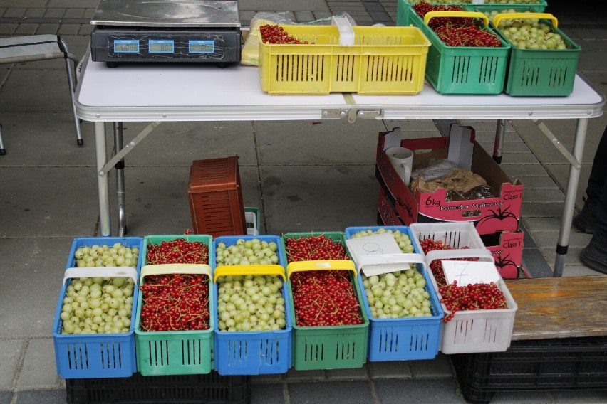 Ceny warzyw i owoców na targu Obornikach. Co podrożało, a co potaniało?