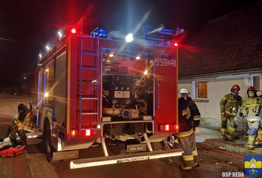 Pożar mieszkania w Redzie. W budynku znajdowała się jedna osoba