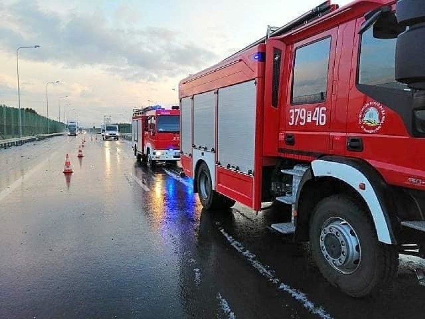 Do zderzenia czterech pojazdów osobowych na S3 między...