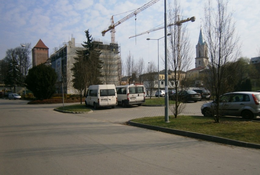 Oświęcim. Parking na Bulwarach opustoszał