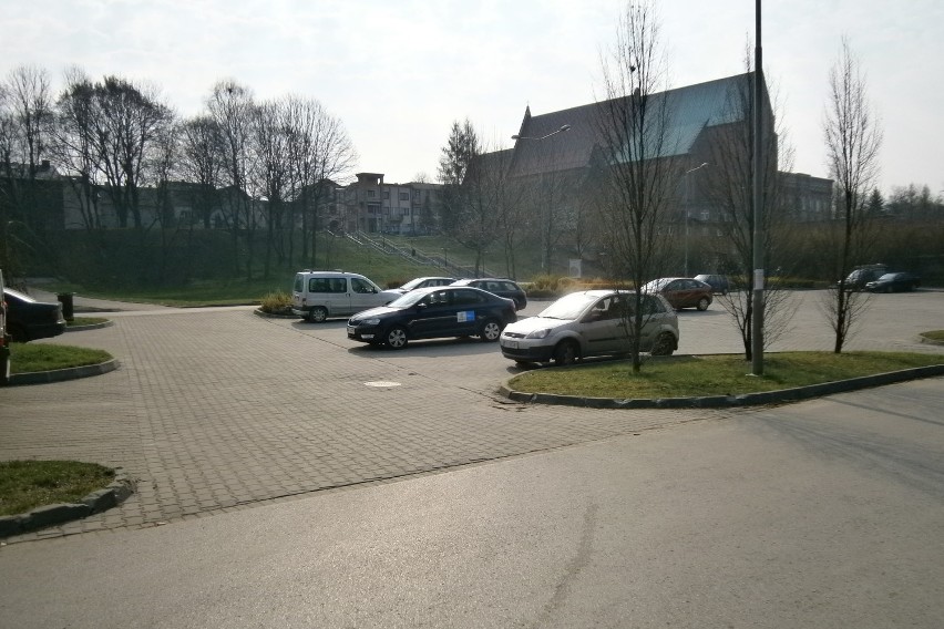 Oświęcim. Parking na Bulwarach opustoszał