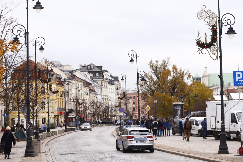 Świąteczna iluminacja już na początku listopada? Jak miasto komentuje tę przedwczesną niespodziankę?