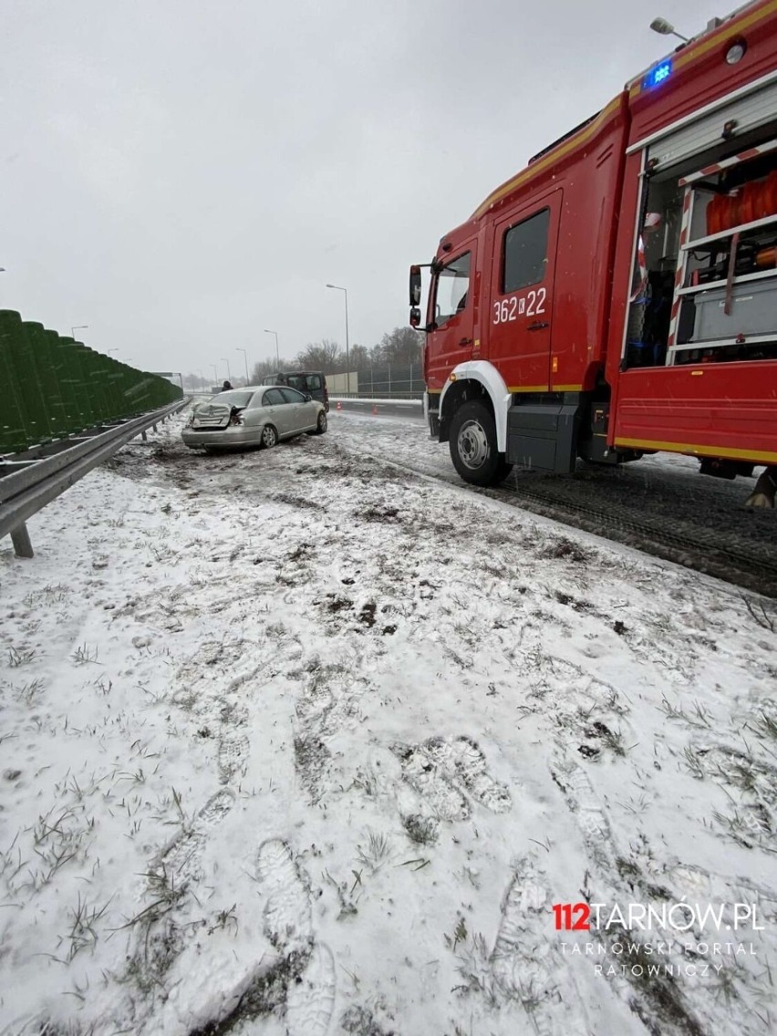 Dwie kolizje na autostradzie A4 koło Tarnowa, 4.02.2023