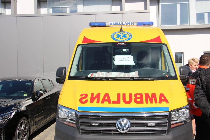 Września: Mamy nowy ambulans! Kluczyki przekazane ratownikom medycznym