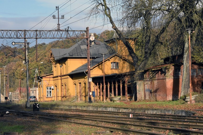 Dworzec Jerzmanice Zdrój, czy przyjedzie tu pociąg z Legnicy?
