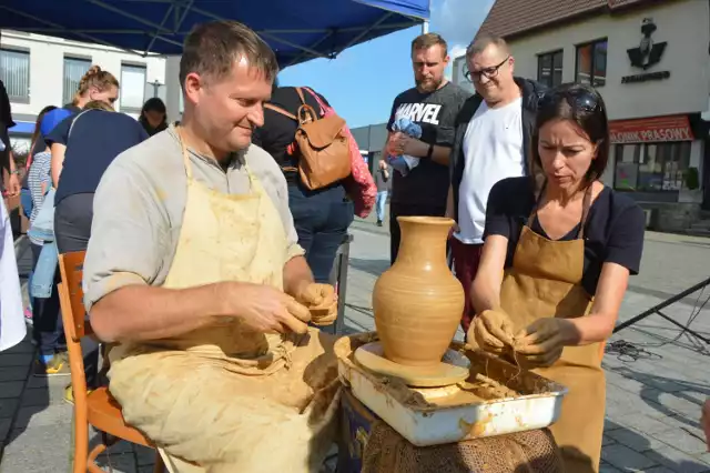 W sobotnie popołudnie, 2 września na placu Pokoju w Lęborku zorganizowany został piknik rodzinny pod nazwą "Ceramiczny Lębork". Wydarzenie miało związek z 40-leciem działalności cegielni w Lęborku.