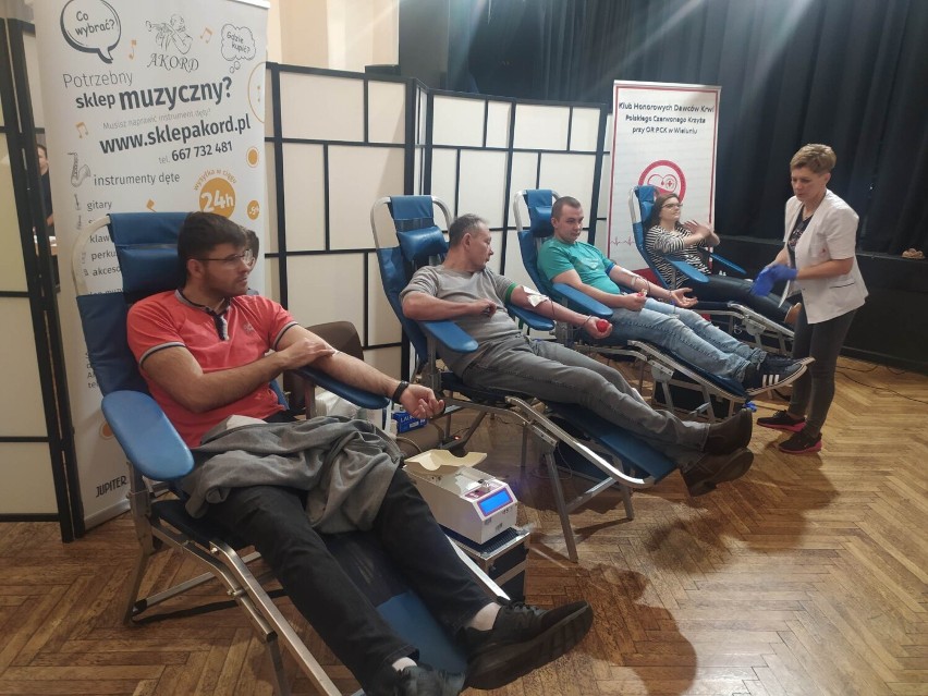 Ponad 100 osób złosiło się na akcję honorowego krwiodawstwa w Wieluniu! FOTO