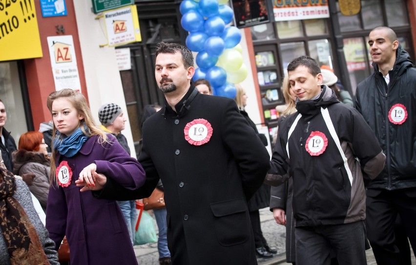 Burmistrz poprowadzi poloneza przed budynkiem ursynowskiego ratusza