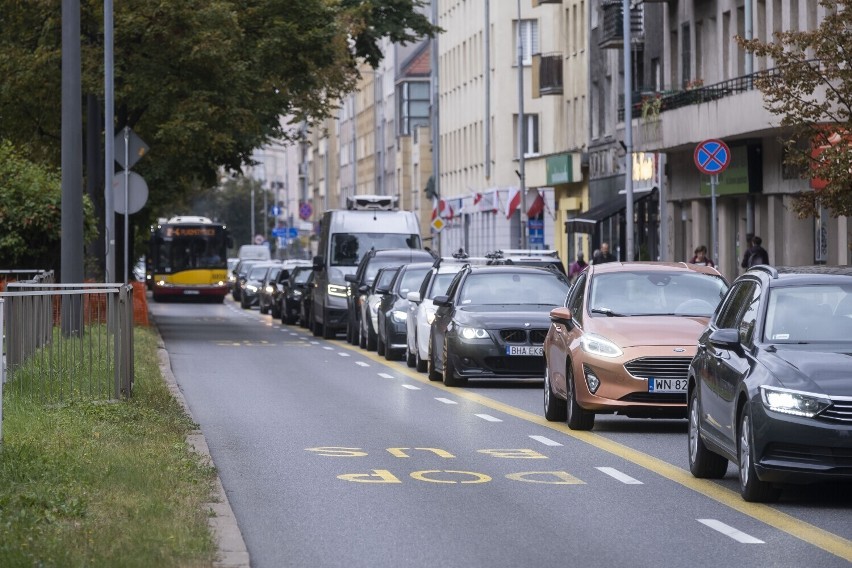 Budowa tramwaju do Wilanowa. Będą kolejne utrudnienia dla kierowców i komunikacji miejskiej. Kiedy zakończenie prac na Puławskiej?