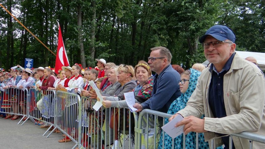 Folklor Świata 2018. Wspólne śpiewanie piosenki "Dwa...