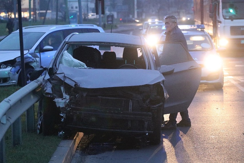 Wypadek na ulicy Sikorskiego w Legnicy [ZDJĘCIA]