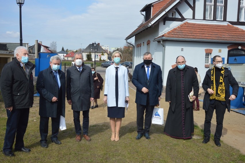 Tablica poświęcona Wojciechowi Kiedrowskiemu zawisła na murach Muzeum Kaszubskiego