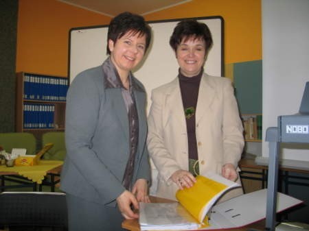 Iwona Sacisłowska (z lewej) i Małgorzata Sędziak, prowadzące szkołę dla rodziców. FOT. IWONA ROGACKA