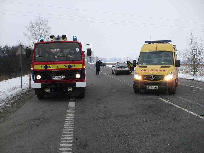 26-letni kierowca renaulta w stanie ciężkim został...