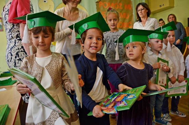 Każdego roku do bełchatowskich przedszkoli trafiają setki dzieci. W tym roku miejsc ma wystarczyć dla wszystkich