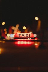 Świadczysz usługi przewozowe na taksówce? Dostosuj licencję do nowych przepisów! Dotychczasowe licencje stracą ważność 31 grudnia 2022 roku