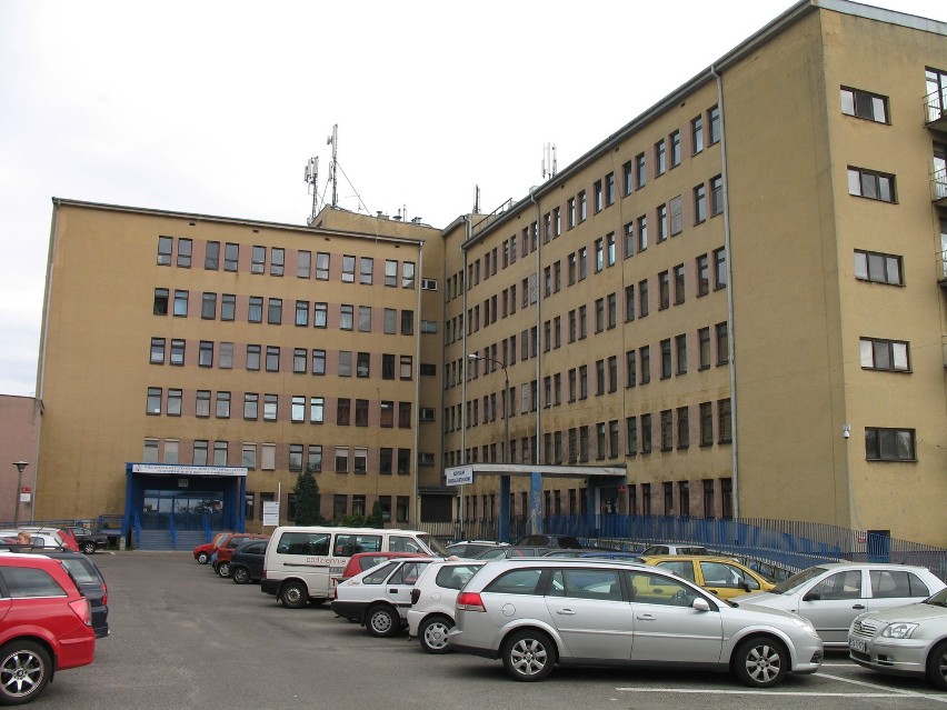 Budynek szpitala przy ul. Pyskowickiej w Tarnowskich górach...