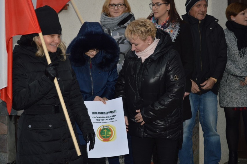 Człuchów. Pracownicy Sądu Rejonowego dołączyli do ogólnopolskiego protestu - na razie ostrzegają