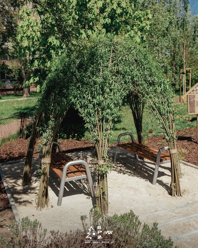 Bajkowy Ogród powstał w osiedlu Na Stoku w Kielcach, przy Przedszkolu Samorządowym  nr 19.

Zobacz kolejne zdjęcia
