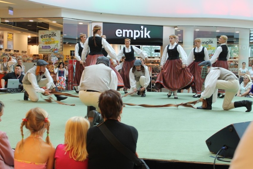 Pląsy na Starym Rynku, czyli drugi dzień Vistula Folk Festival [FOTO, WIDEO]