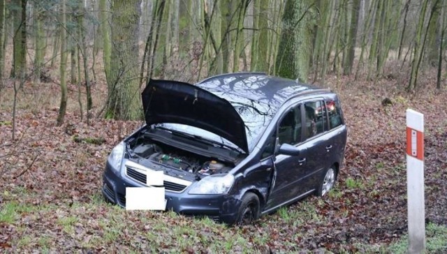 W piątek, 29 grudnia, po godzinie 10:30 na trasie Kobylin-Smolice doszło do groźnie wyglądającej kolizji.

WIĘCEJ: Groźna kolizja na trasie Kobylin-Smolice