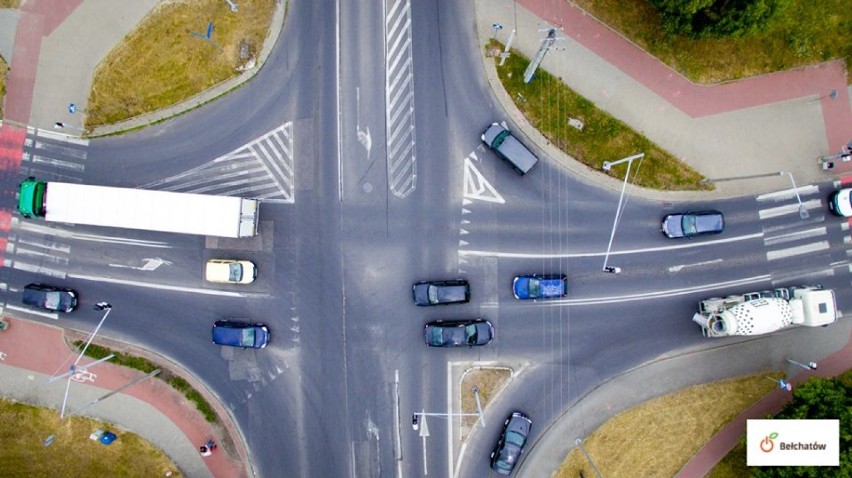 Bełchatów. Zmiana organizacji ruchu na skrzyżowaniu przesunięta o kilka dni [SPRAWDŹ OBJAZDY]