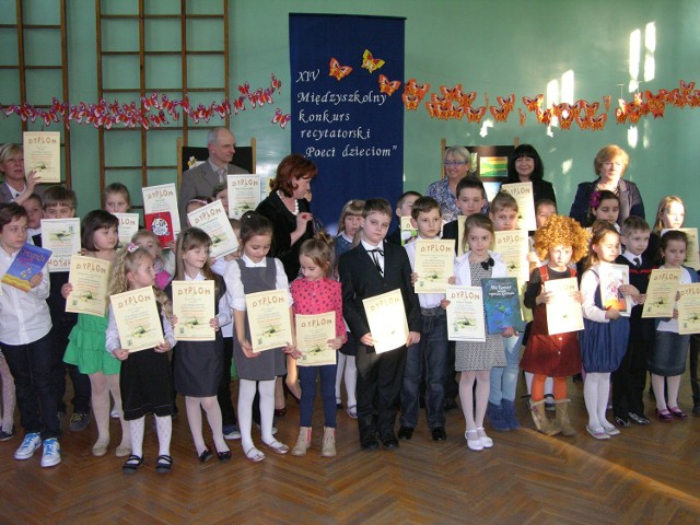 Odbył się XIV Międzyszkolny Konkurs Recytatorski w SP nr 2 w Skierniewicach. Uczestnicy konkursu spotkali się także z autorką książek dla dzieci Agnieszką Frączek.
