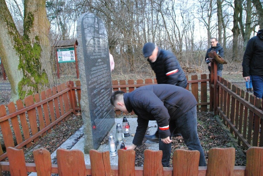 Obchody 82. rocznicy powstania Armii Krajowej w gminie Jędrzejów. Tak mieszkańcy i władze miasta uczciły pamięć bohaterów
