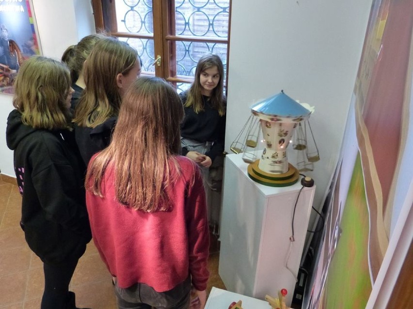 Wystawa "Beztroskie lata dzieciństwa" w Muzeum Regionalnym w Pleszewie budzi podziw i uznanie nie tylko u najmłodszych 