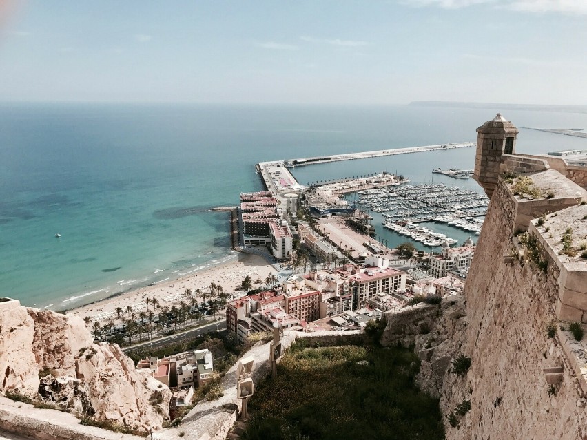 Alicante to miasto, w którym historia splata się z...