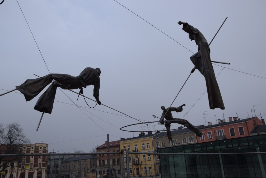 Na Starym Rynku w Częstochowie zainstalowano już wszystkie...