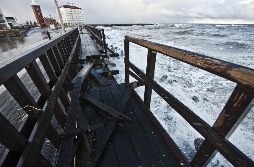 Trwający przez kilka dni sztorm na Bałtyku spowodował wiele...