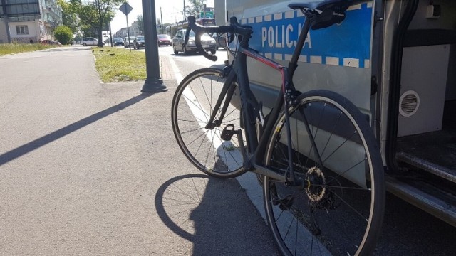 Policjanci podkreślają, że pijani rowerzyści to poważne zagrożenie na drodze.