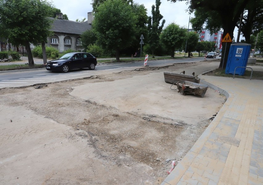 Nadal utrudnienia z przejazdem na ulicy Okulickiego w Radomiu. Wodociągi Miejskie wymieniają kanalizację, widać postęp prac