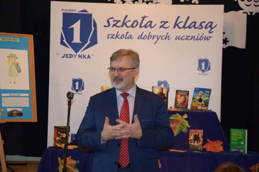 Które książka z biblioteki szkolnej  lubią i polecają uczniowie? 