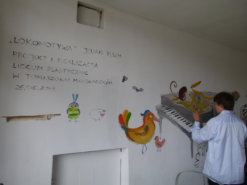 Kolejny mural w Tomaszowie: Powstał na pl. Kościuszki i nawiązuje do twórczości Tuwima [ZDJĘCIA]