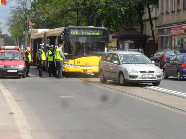 Kolizja autobusu w Zabrzu. Zderzenie z osobówką na 3 Maja