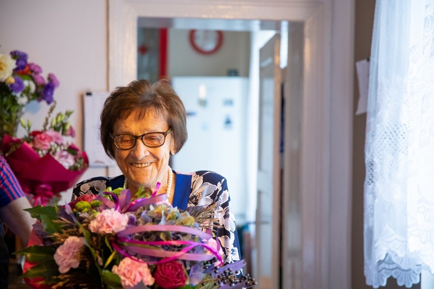 Wyjątkowy jubileusz Pani Stanisławy. 100 urodziny mieszkanka Obornik świętuje z 100 wnucząt i prawnucząt