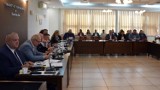 Sesja rady powiatu radomszczańskiego. Drogowe zmiany w powiatowym budżecie