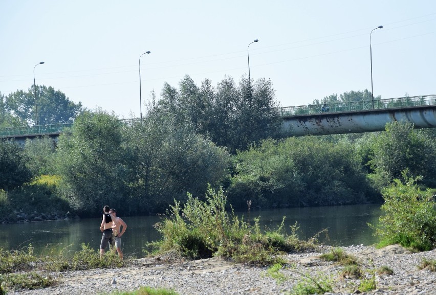Ostrów k. Tarnowa. Stary most na Dunajcu jeszcze w tym roku ma zostać rozebrany. Nowy chcą wykonać w przyszłym