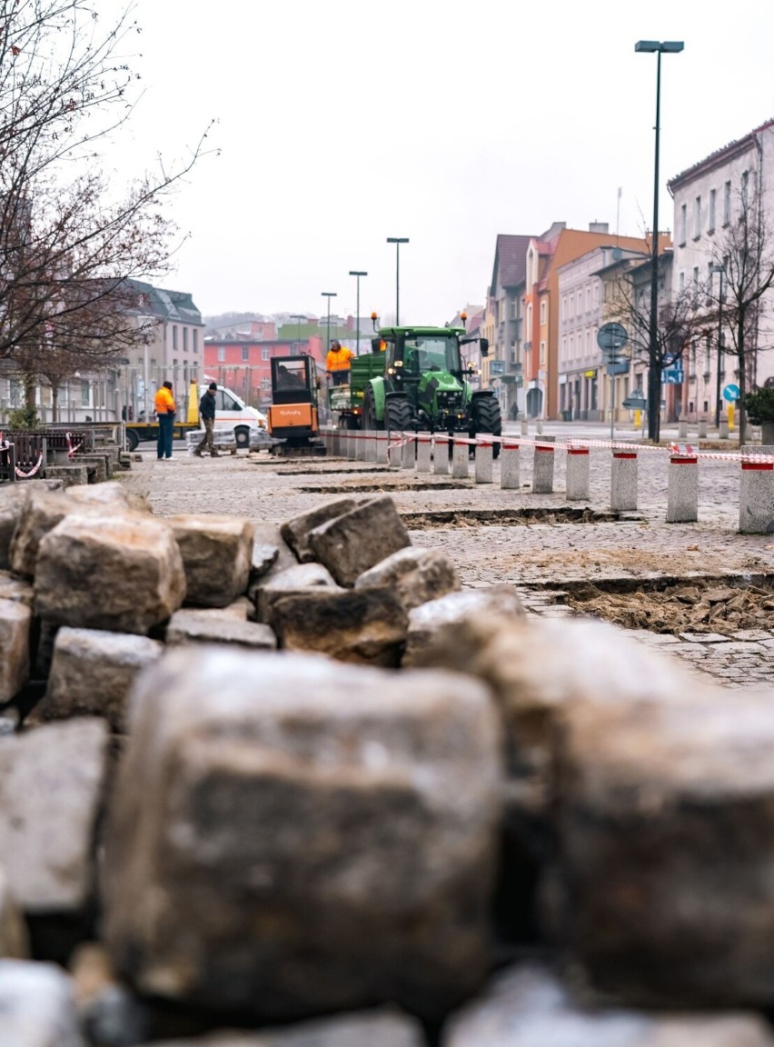 Ruszyły nasadzenia drzew na Placu Wolności w Rybniku