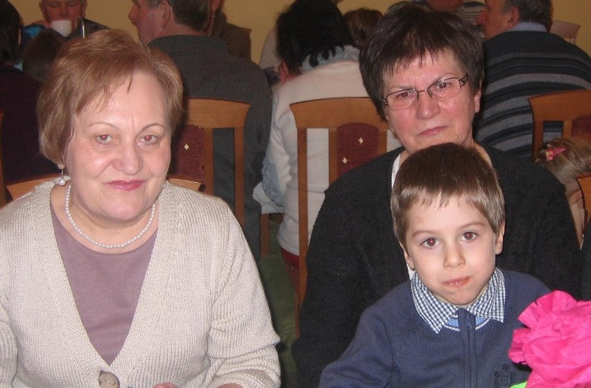 Filip z babcią Mariolą i babcią Mirką