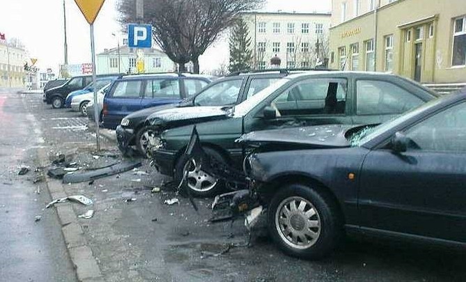 Pijany kierowca rozbił cztery samochody przy ulicy...