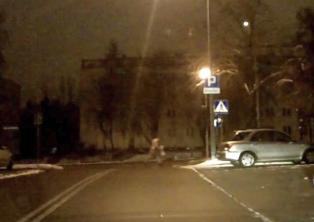 Ten roznegliżowany mężczyzna chodził po Białymstoku przy -7 stopniach Celsjusza