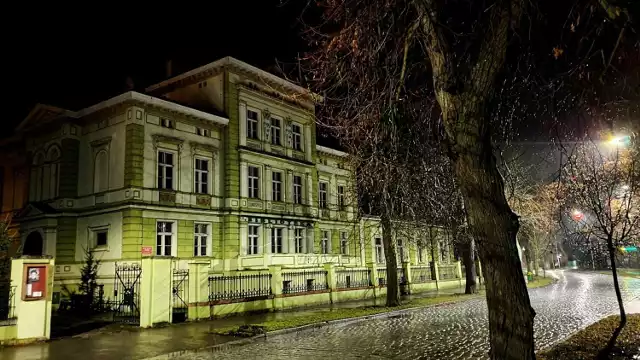 Piękny budynek Miejskiej Biblioteki Publicznej w Szprotawie