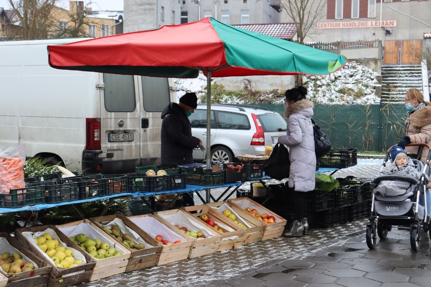 Dzień targowy na Targowisku Miejskim "Mój Rynek" w Sępólnie...